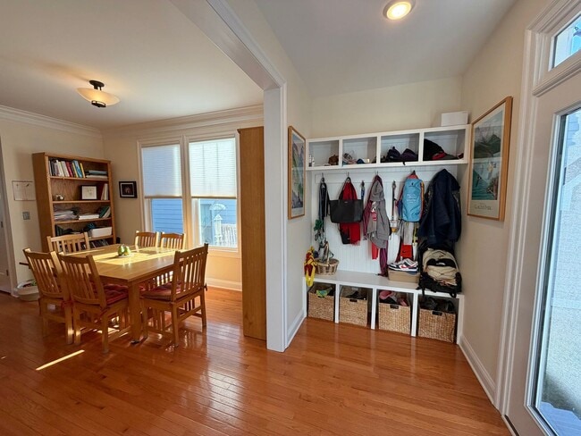 Building Photo - 1539 Barnett St