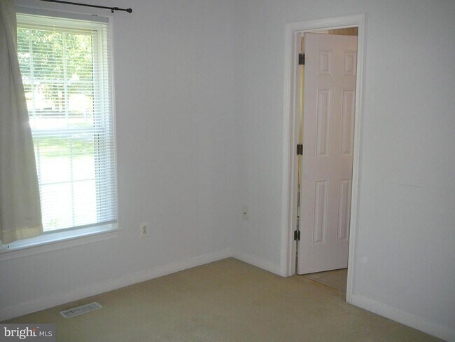 Building Photo - 231 Vine Pl