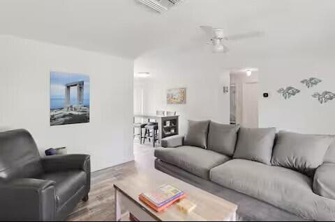 Building Photo - 1519 Treemont Ave