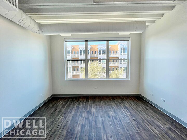 Building Photo - 911 W Dakin St