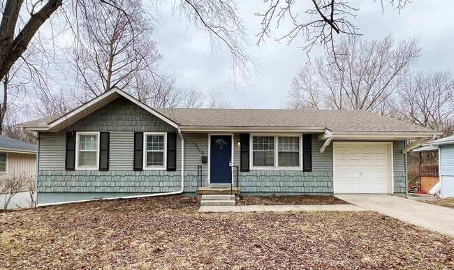 Primary Photo - AVAILABLE SOON: Beautiful 3 Beds 1.5 Bath Home in Grandview!