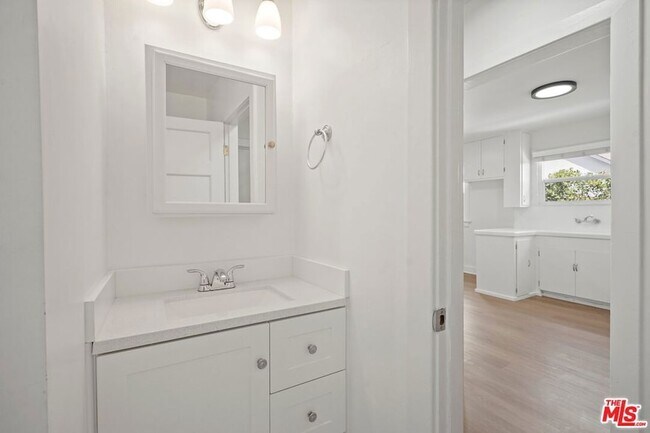 Building Photo - 1563 E Elizabeth St