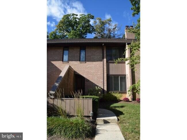 Building Photo - 112 Woodgate Ln