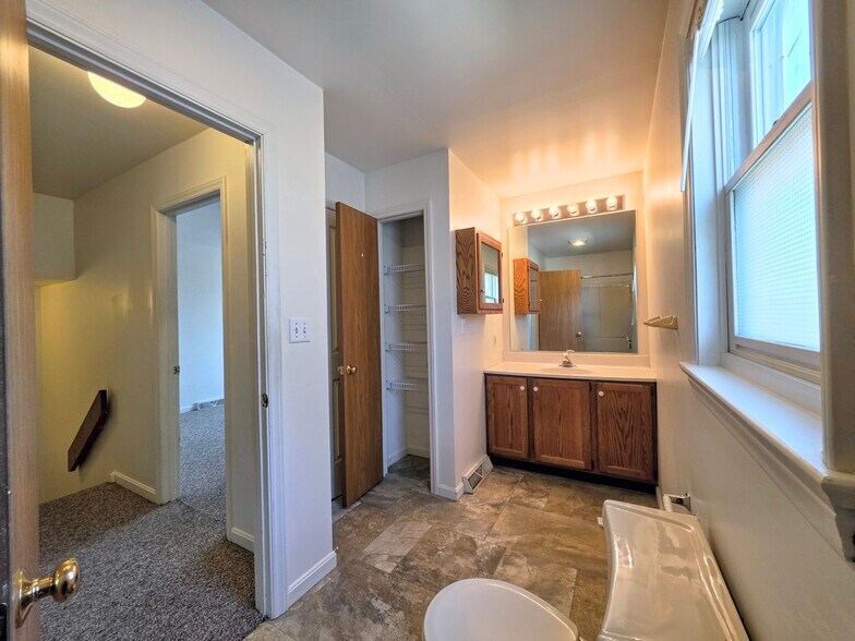 Building Photo - 391 E Jackson St