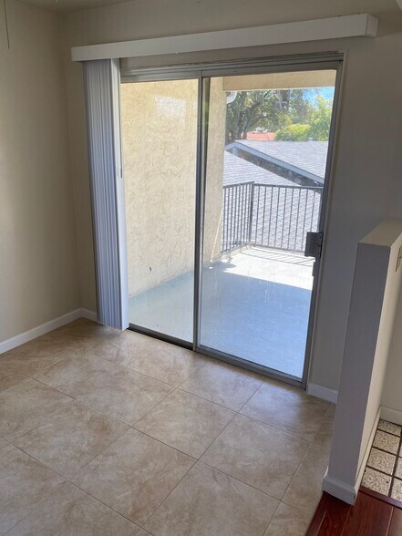 Building Photo - 872 Gallatin Dr