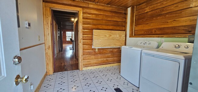 Building Photo - Private Log Cabin Home Peaceful Country Living on Acreage
