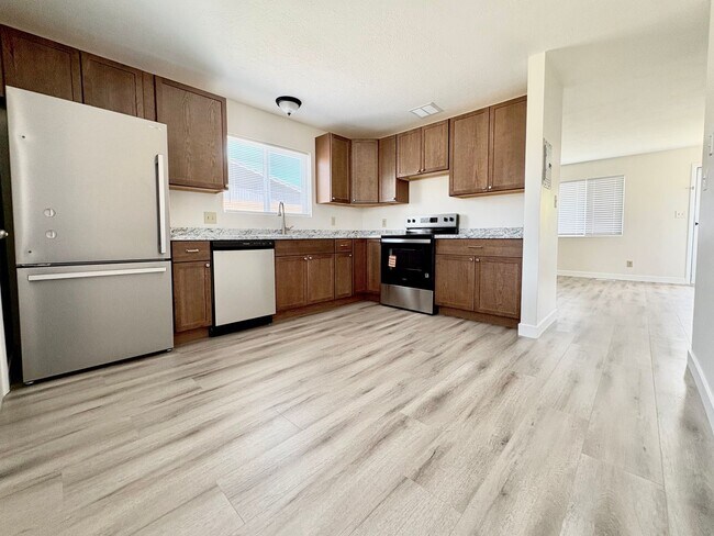 Building Photo - Newly Renovated 3 Bedroom, 1 Bath Duplex – in Lehi!