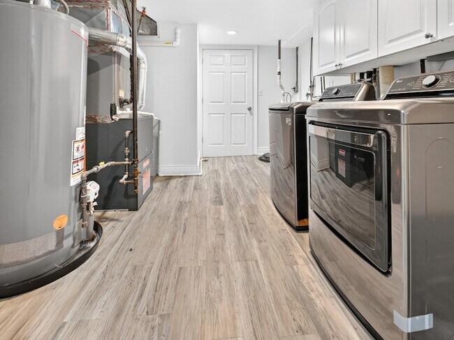 Building Photo - 800 Ridgemoor Dr