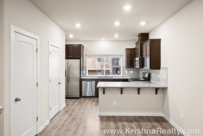 Building Photo - Lovely 2 BR* 2.5 BA Townhome in Hillsboro, Minutes from Orenco Station! **Excellent Location!**