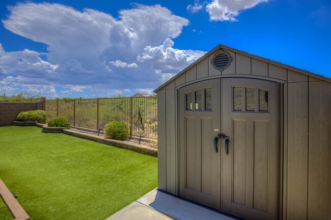 Building Photo - 6028 S Meadow Breeze Dr
