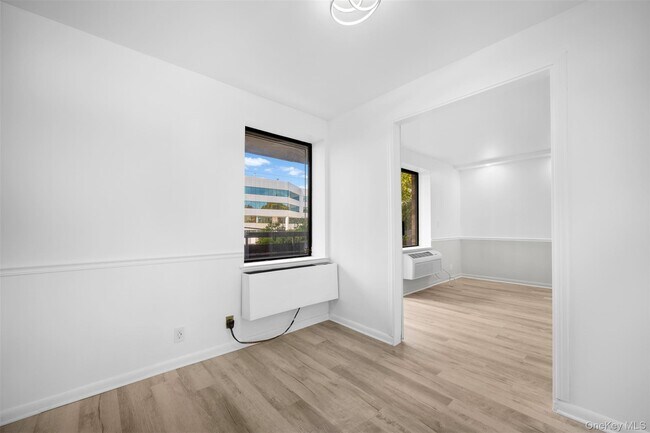 Building Photo - 141 Great Neck Rd