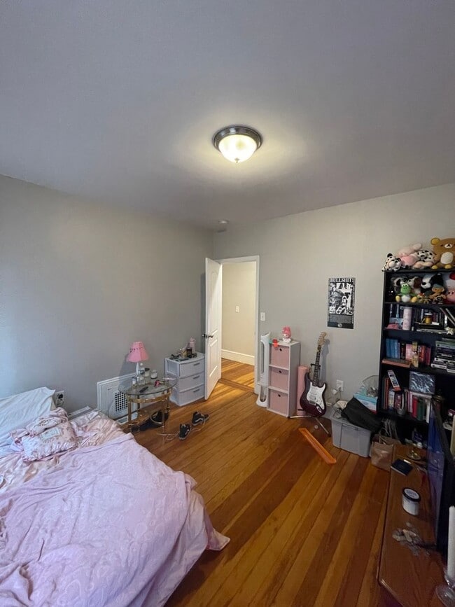 Building Photo - 644 Smith St