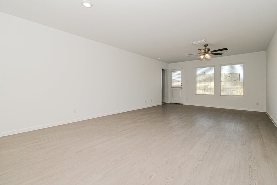 Building Photo - 1716 Crossbill St