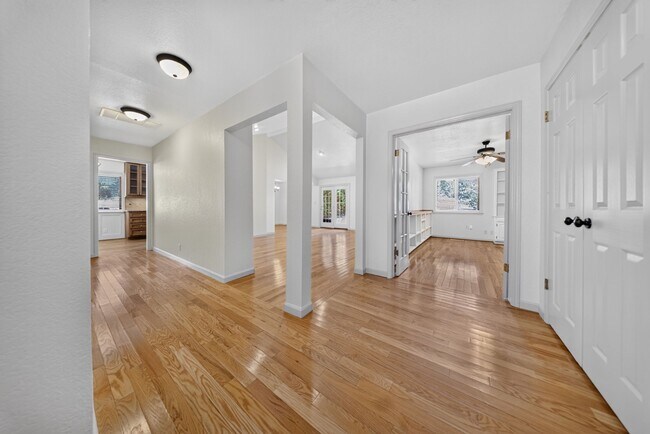 Building Photo - 5715 E 64th St
