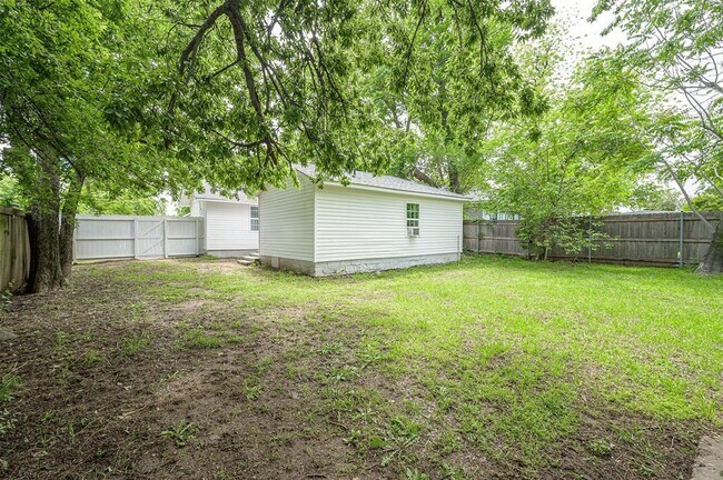 Building Photo - 3609 NW 13th St