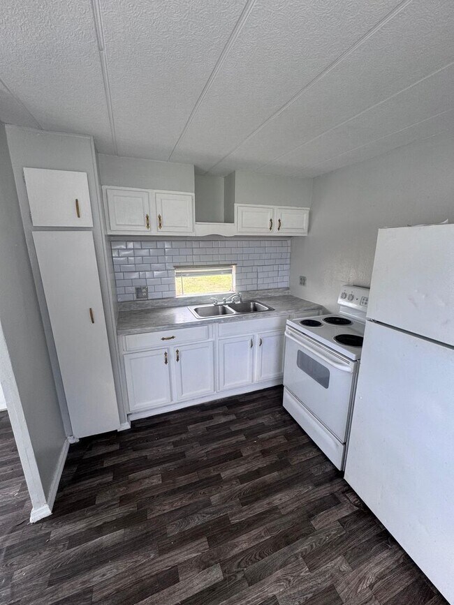 Building Photo - 1707 Reynolds Rd