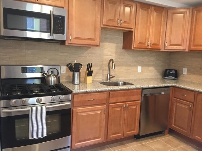 kitchen - 5721 Northumberland St