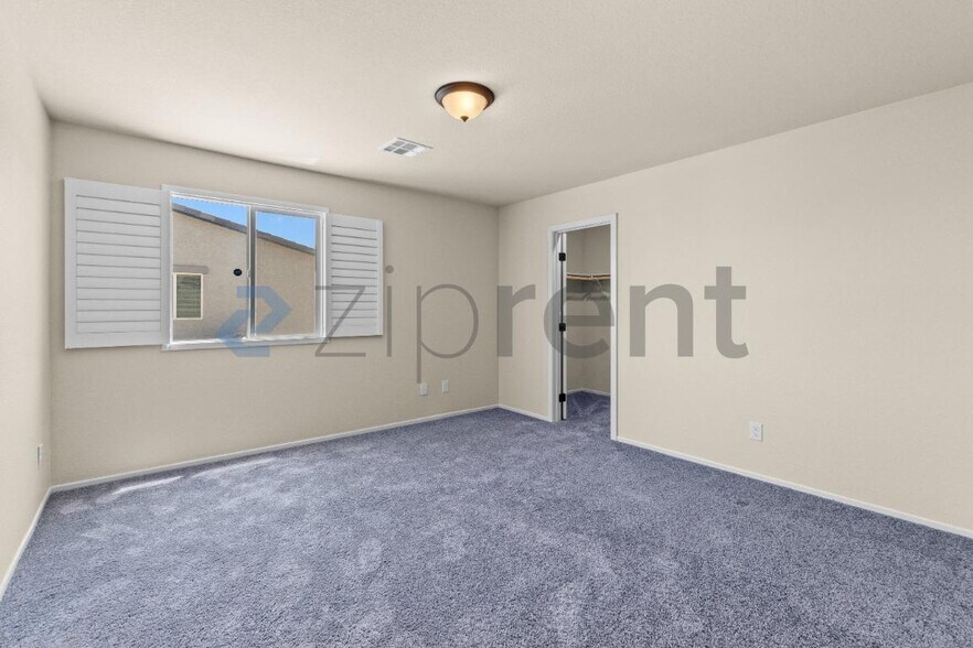 Building Photo - Unit