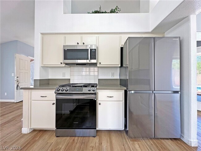 Building Photo - 2746 Sandalwood Ave