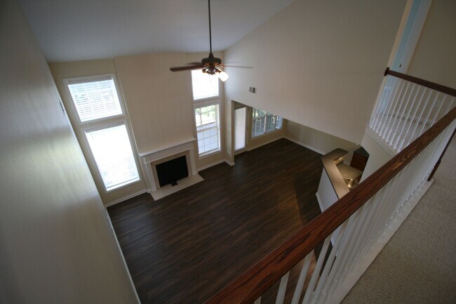 Building Photo - Willow Bend Home. 1st Floor Primary Bedroo...