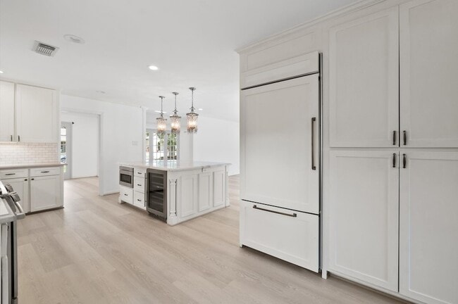 Building Photo - 6249 Overbrook Ln