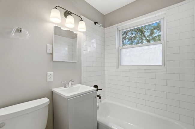 Building Photo - 3267 Walmar Dr
