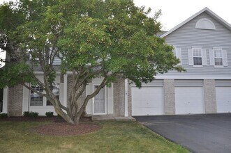Building Photo - 101 S Oakhurst Dr
