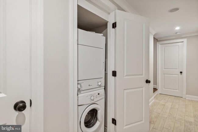 Building Photo - 39 U St NE