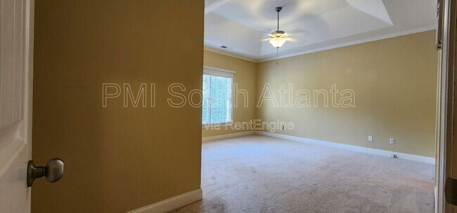 Building Photo - 106 Lexington Village