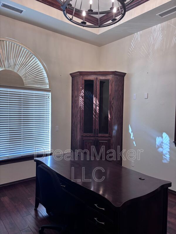 Building Photo - 2815 SE 44th St