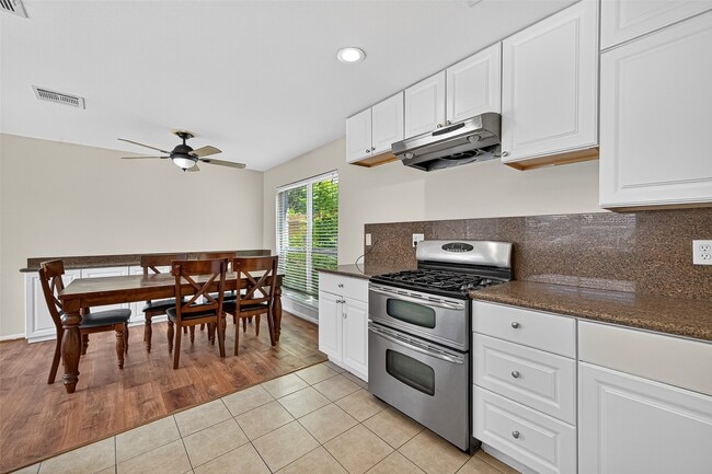 Building Photo - 10815 Shawnbrook Dr