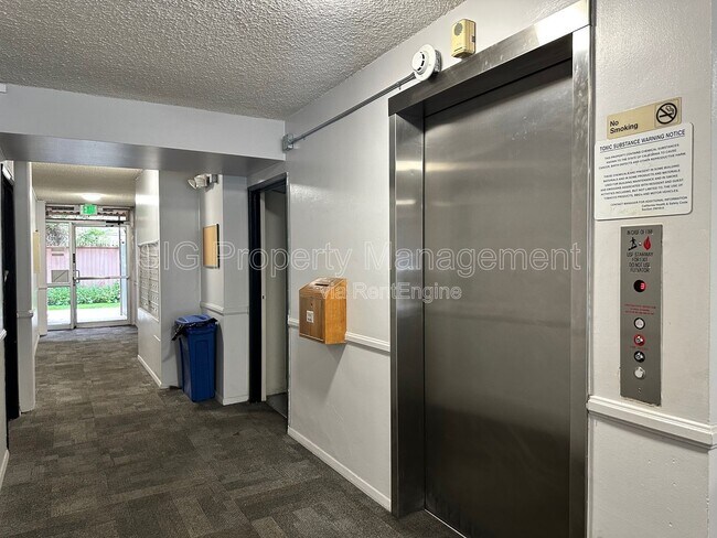 Building Photo - 650 N Oakland Ave