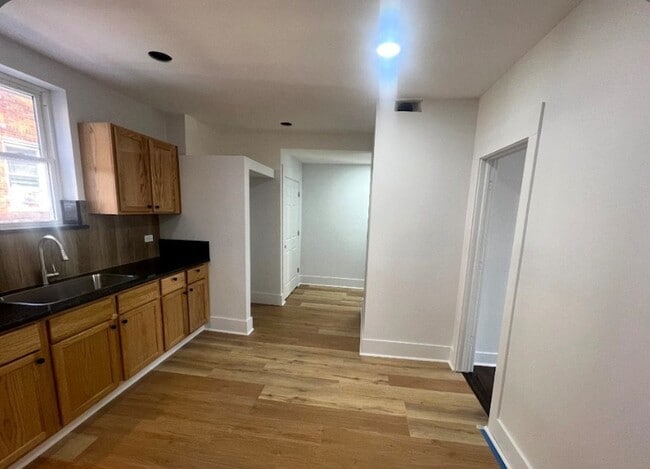 Building Photo - 7220 S East End Ave