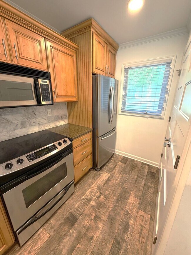 Building Photo - 646 Portside Dr