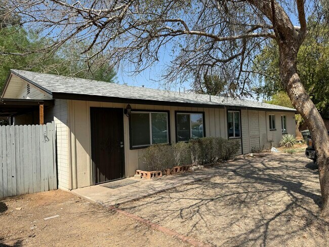 Building Photo - 2206 W Vista Ave