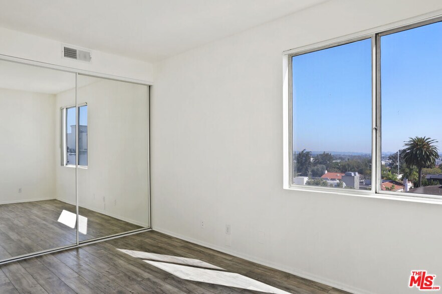 Building Photo - 10601 Wilshire Blvd