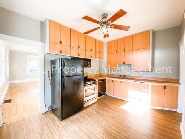 Building Photo - 311 E Del Norte St