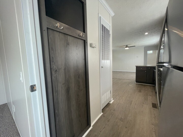 Building Photo - 15386 Danseur Dr