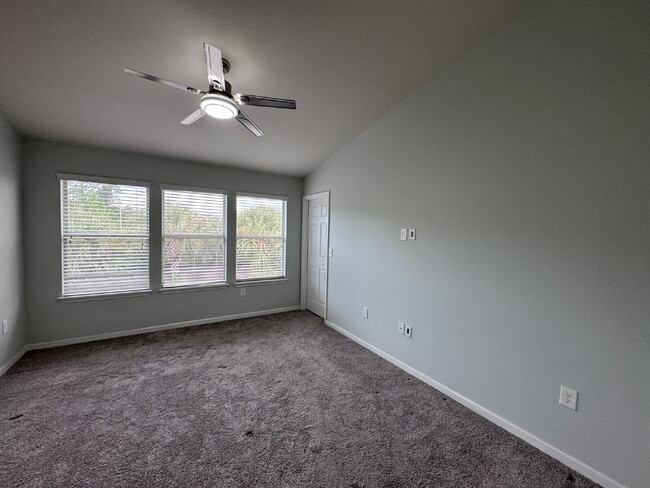 Building Photo - Spacious Townhome in Bartram Park – Privat...