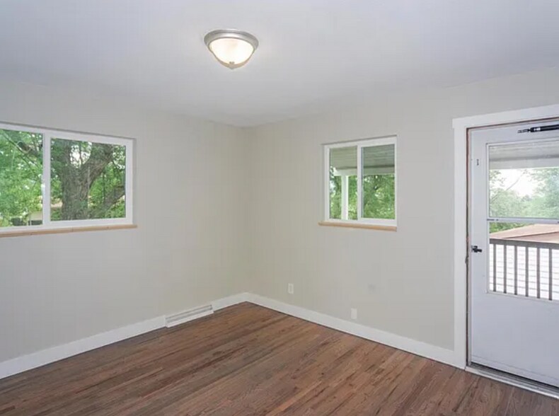 Master - 827 S Robb Way