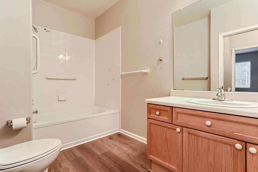 Building Photo - 8427 S Hoyt Way