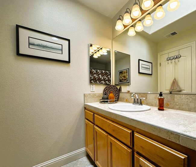 Building Photo - 234 Windsor River Rd