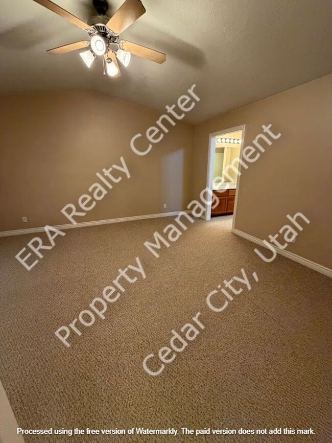 Building Photo - Move-In Discount - 3 Bedroom 2 bath in The Seasons