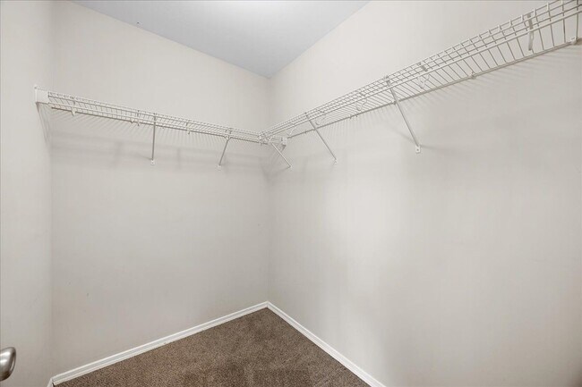 Building Photo - 5600 Yorkwood Dr