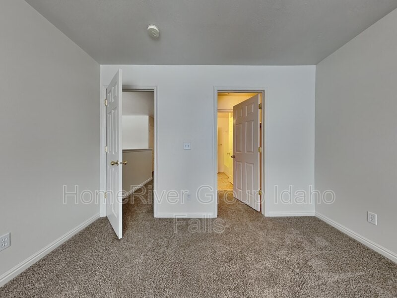 Building Photo - 3535 Deloy Dr