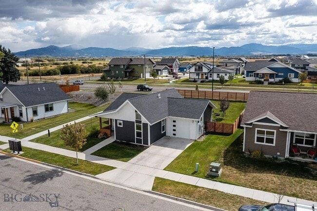 Building Photo - Charming Three Bedroom Home with Large Fenced Yard