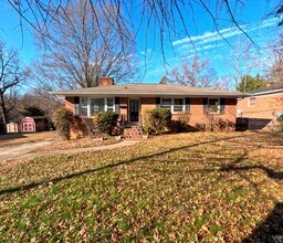 Building Photo - Beautiful 3 Bed 2 Bath Home Located In Greensboro
