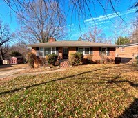 Building Photo - Beautiful 3 Bed 2 Bath Home Located In Greensboro