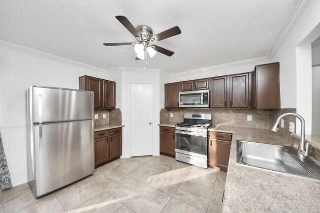 Building Photo - 20403 Blue Juniper Dr