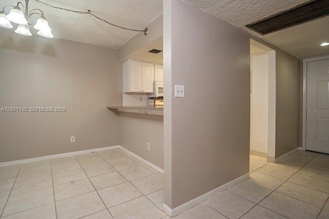 Building Photo - 905 Southridge Rd